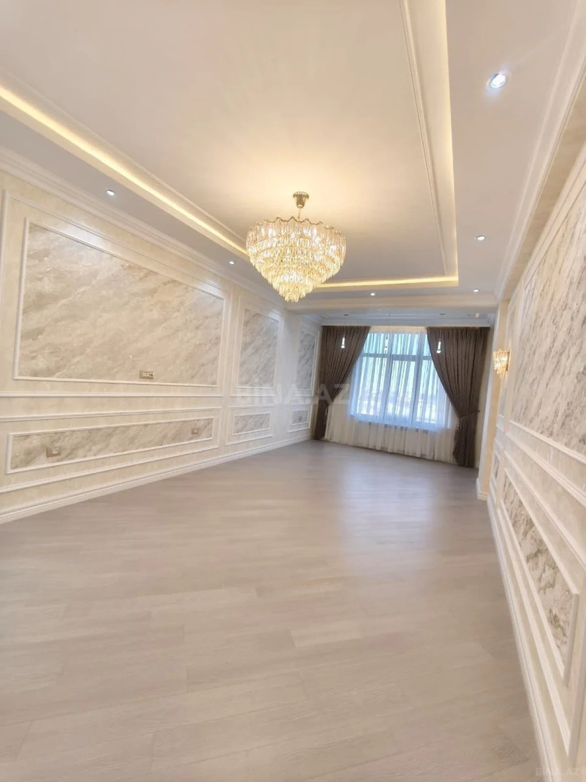 Satılır 3 otaqlı mənzil 138 m²