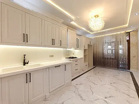 Satılır 3 otaqlı mənzil 138 m²