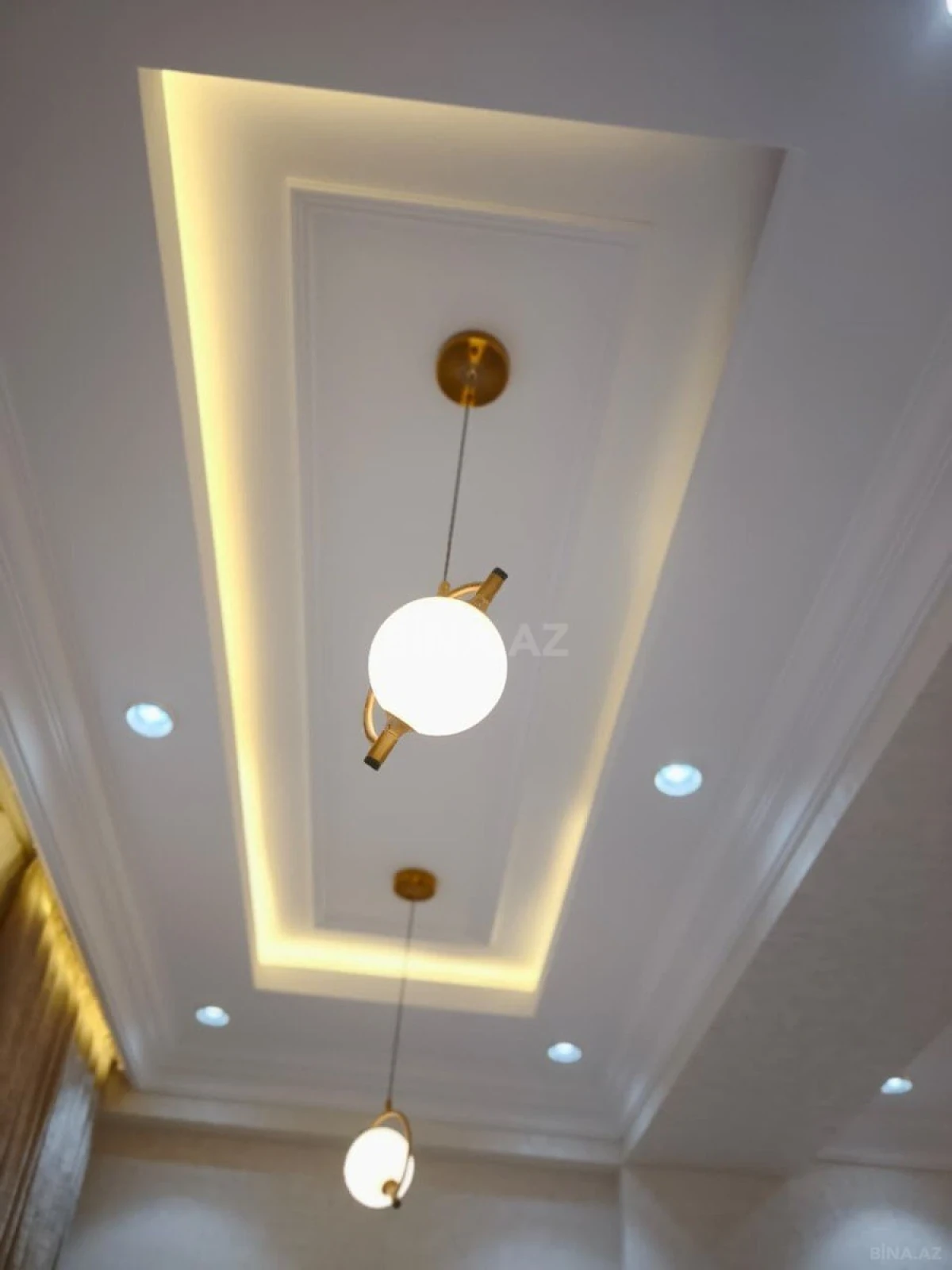 Satılır 3 otaqlı mənzil 138 m²
