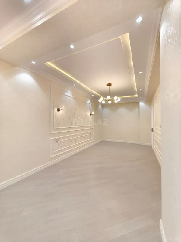 Satılır 3 otaqlı mənzil 138 m²