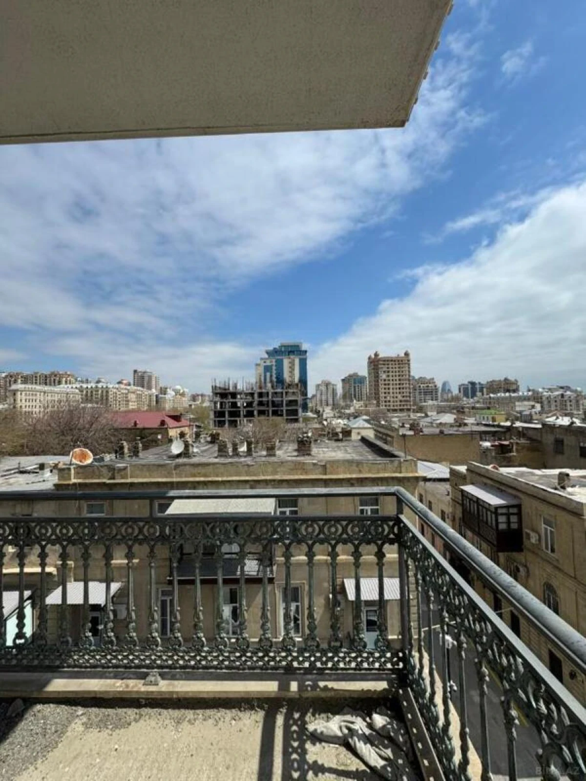 Satılır 3 otaqlı mənzil 189 m²