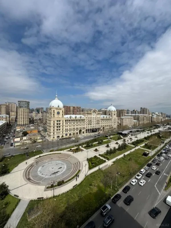 Satılır 3 otaqlı mənzil 189 m²