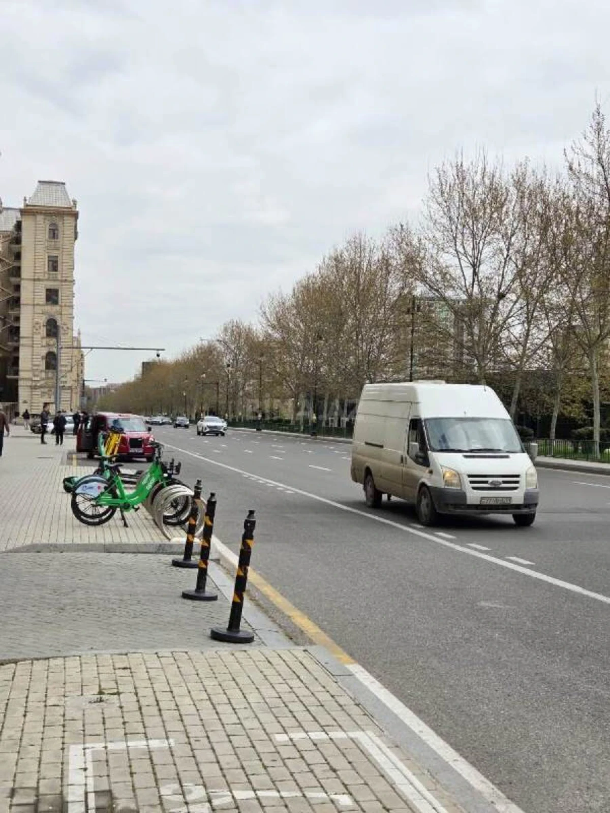 Satılır 3 otaqlı mənzil 189 m²