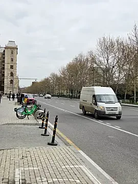 Satılır 3 otaqlı mənzil 189 m²