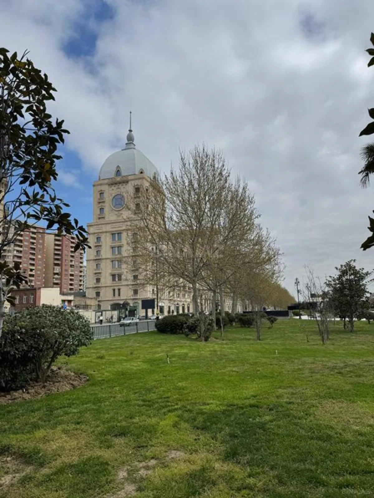 Satılır 3 otaqlı mənzil 189 m²