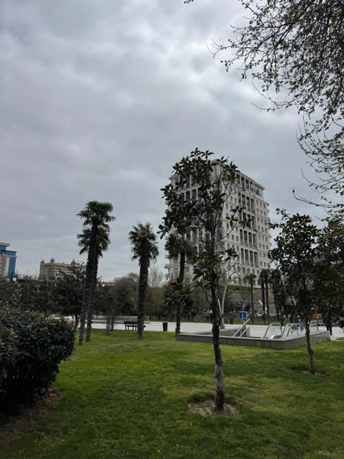 Satılır 3 otaqlı mənzil 189 m²