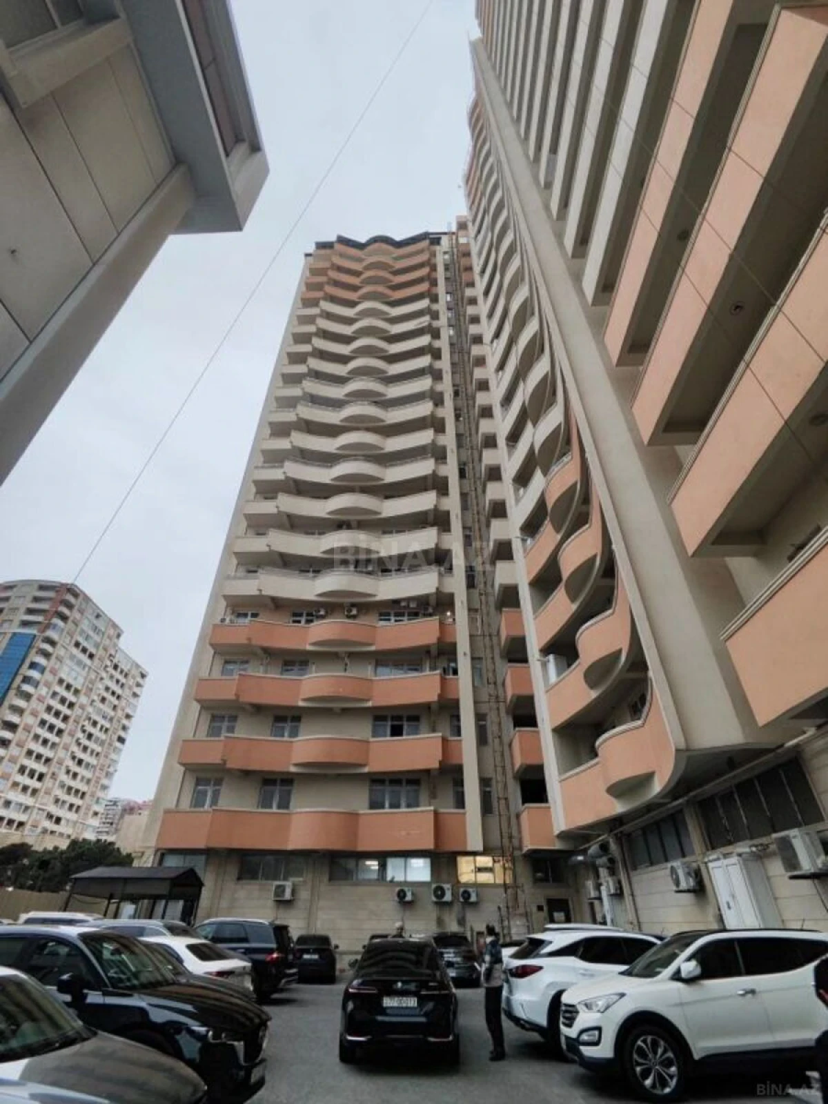Satılır 4 otaqlı mənzil 177.5 m²