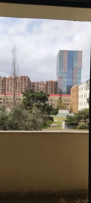 Satılır 4 otaqlı mənzil 177.5 m²