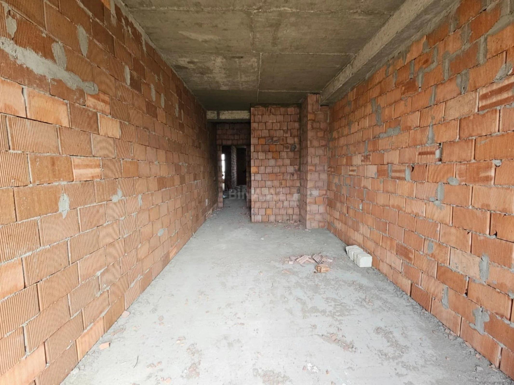 Satılır 2 otaqlı mənzil 127 m²