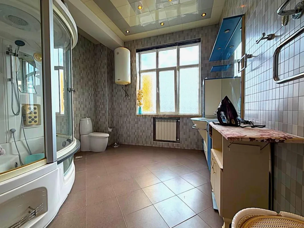 Satılır 4 otaqlı mənzil 175 m²