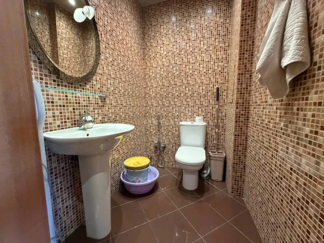 Satılır 4 otaqlı mənzil 175 m²