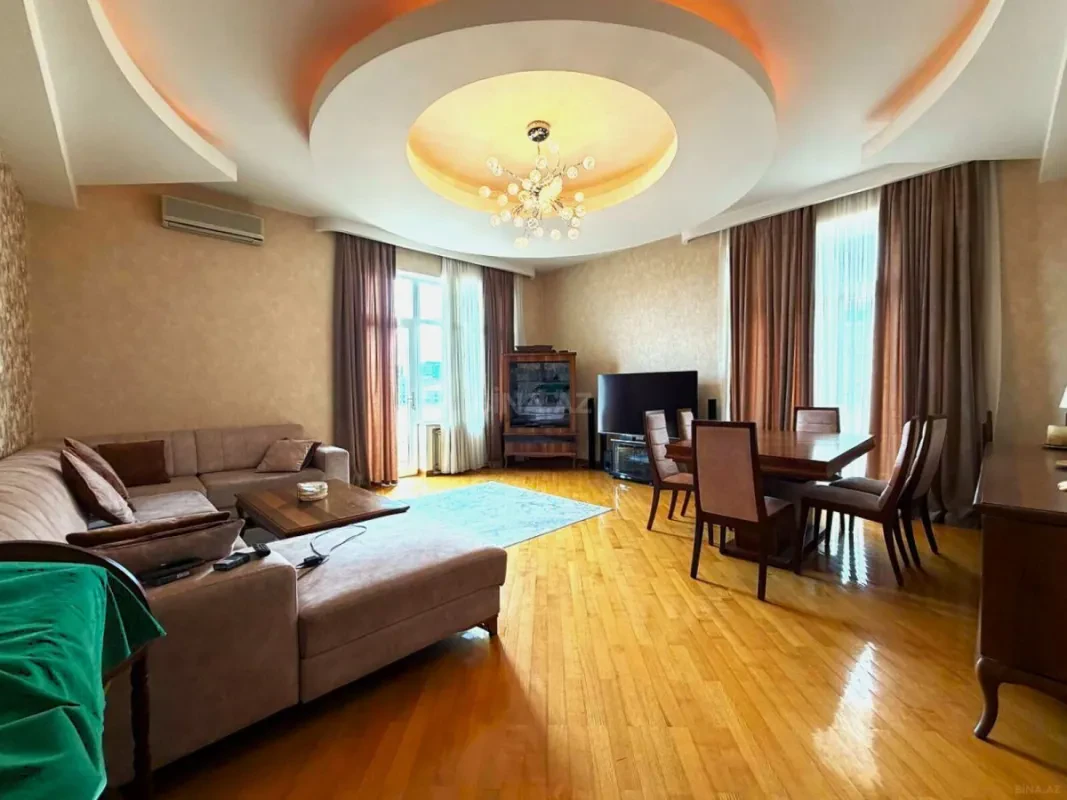 Satılır 4 otaqlı mənzil 175 m²