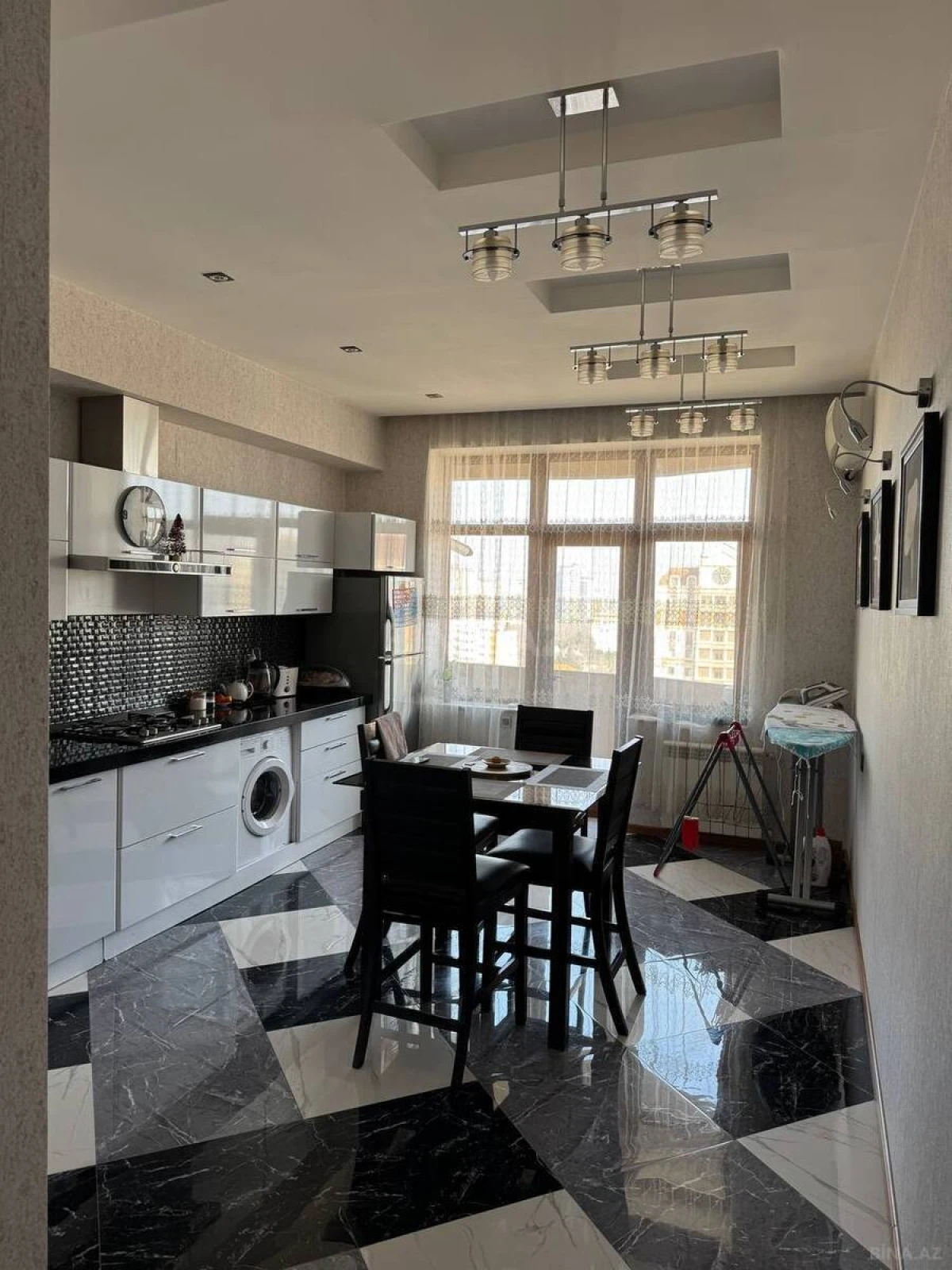 Kirayə verilir 3 otaqlı mənzil 145 m²