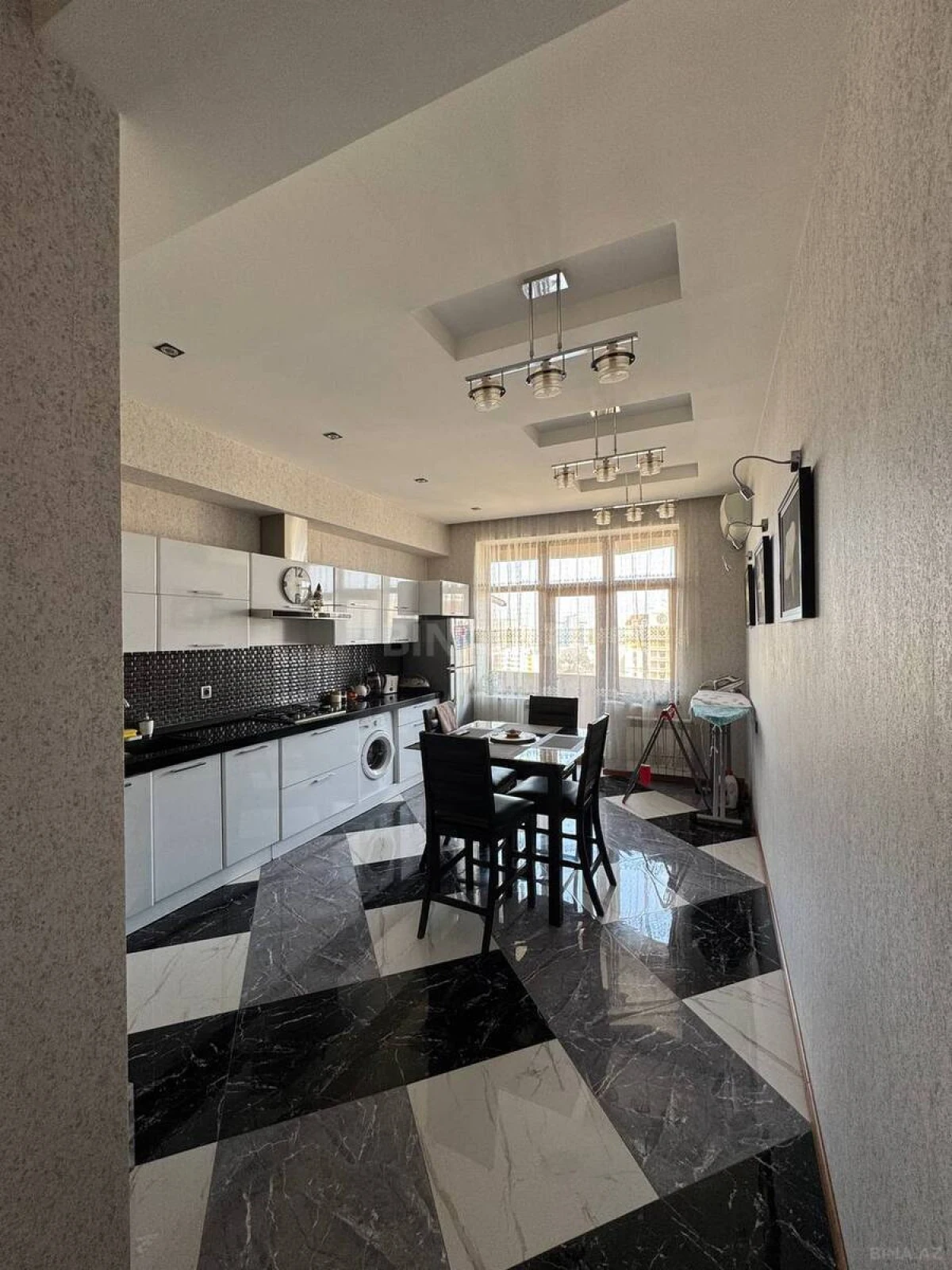 Kirayə verilir 3 otaqlı mənzil 145 m²