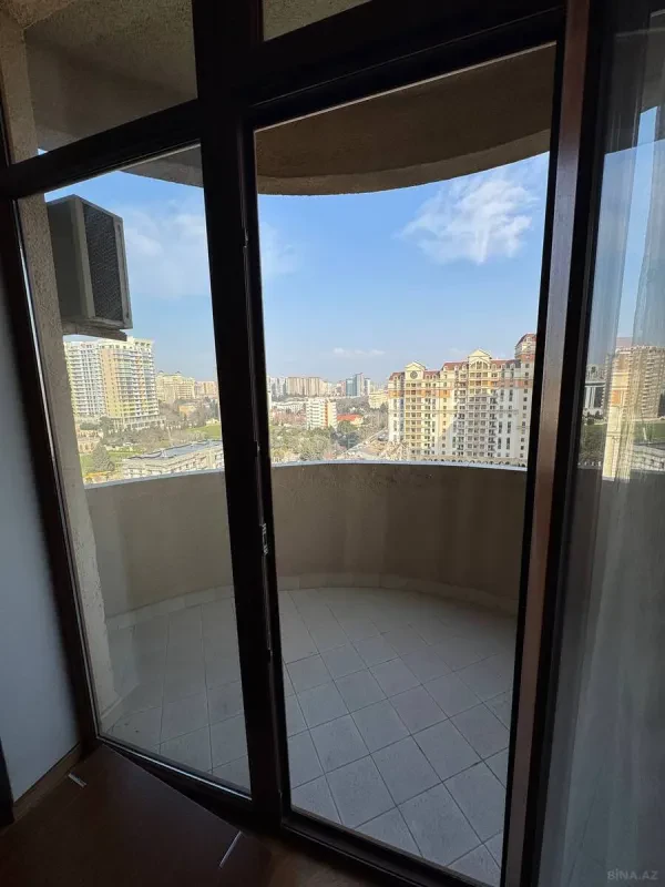 Kirayə verilir 3 otaqlı mənzil 145 m²