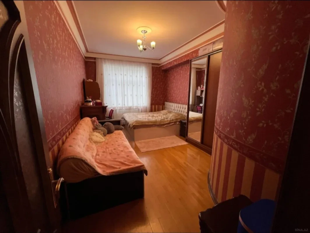 Satılır 4 otaqlı mənzil 190 m²