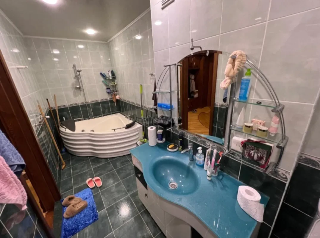 Satılır 4 otaqlı mənzil 190 m²