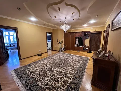 Satılır 4 otaqlı mənzil 190 m² — Bakı 4 otaq 190.00 m²