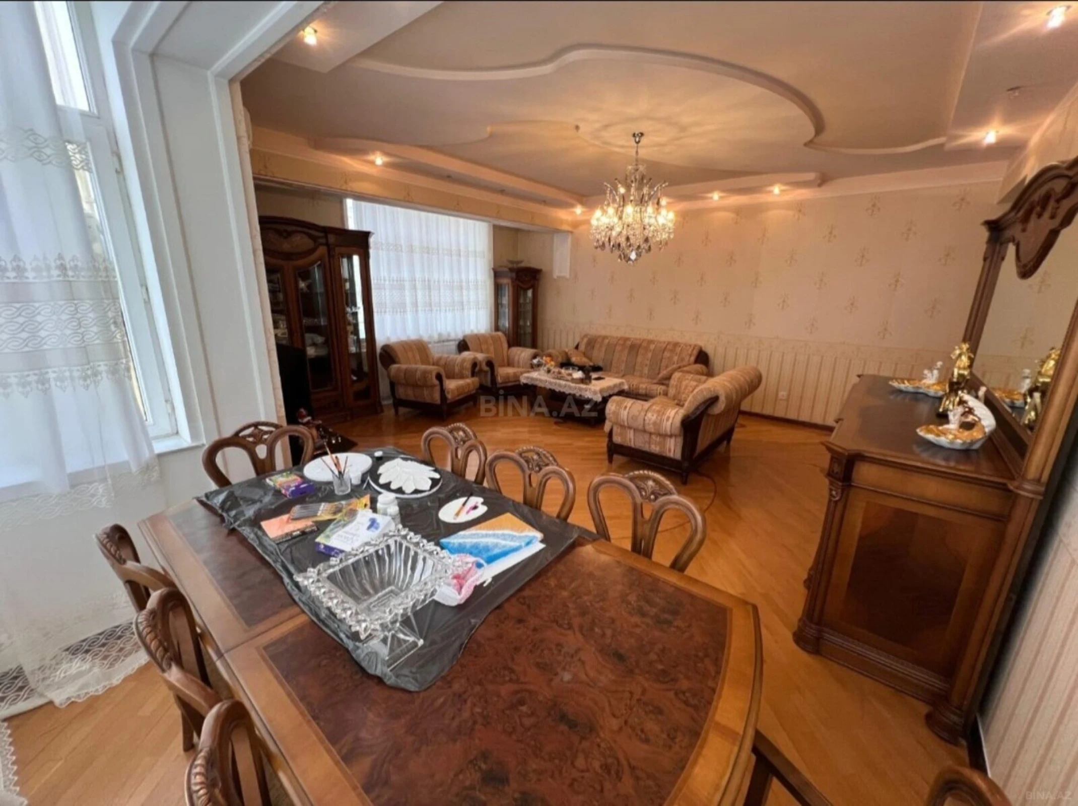 Satılır 4 otaqlı mənzil 190 m²