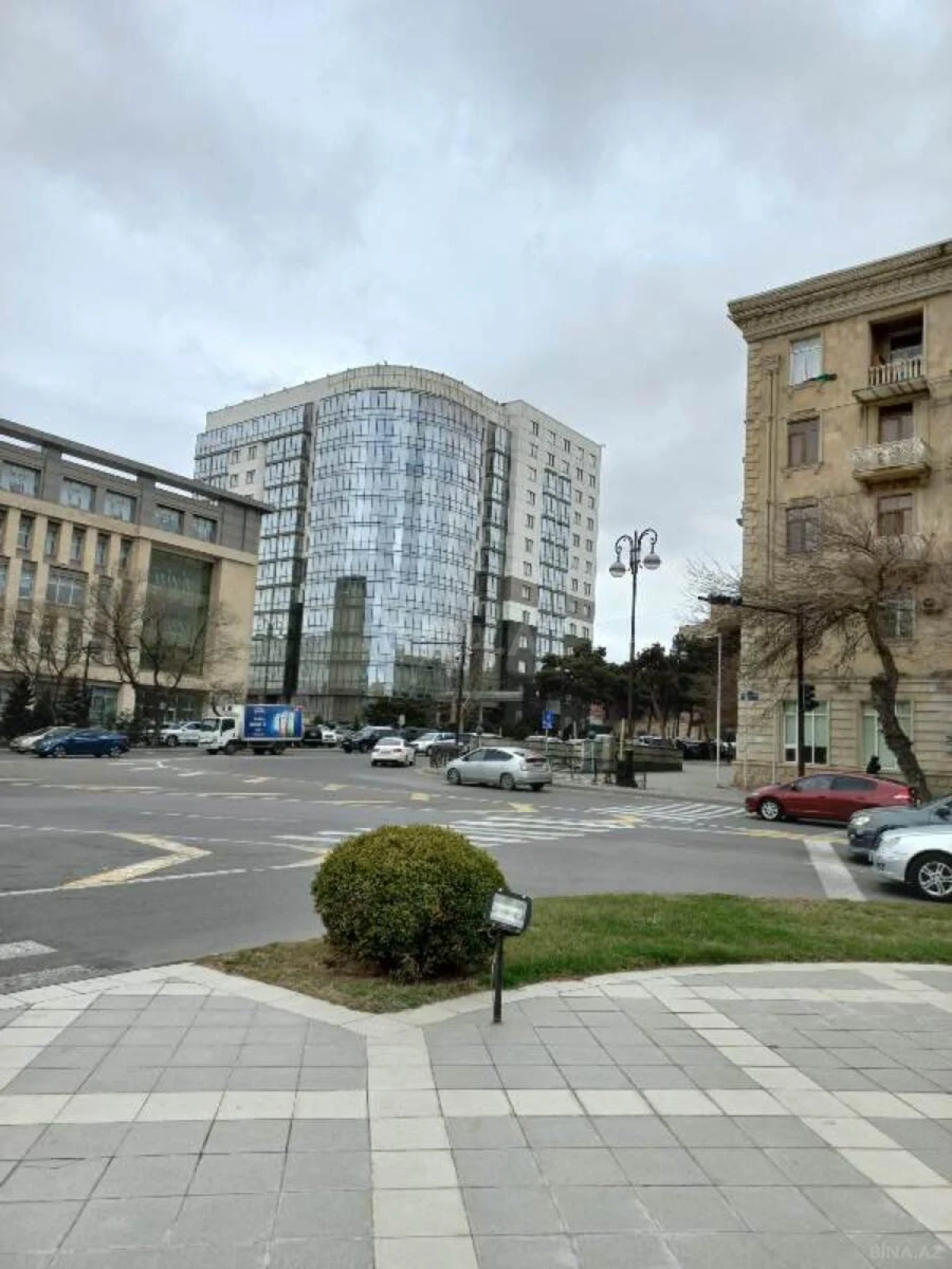 Satılır 3 otaqlı mənzil 105 m²