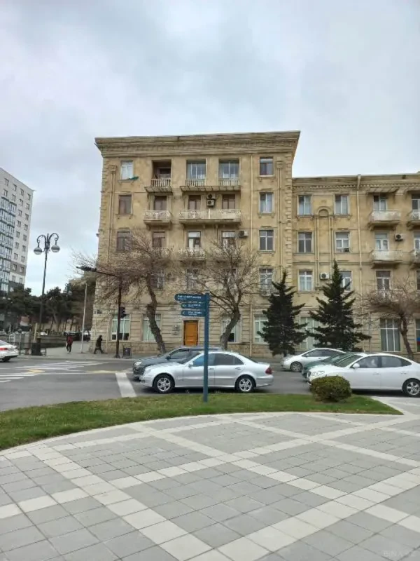 Satılır 3 otaqlı mənzil 105 m²