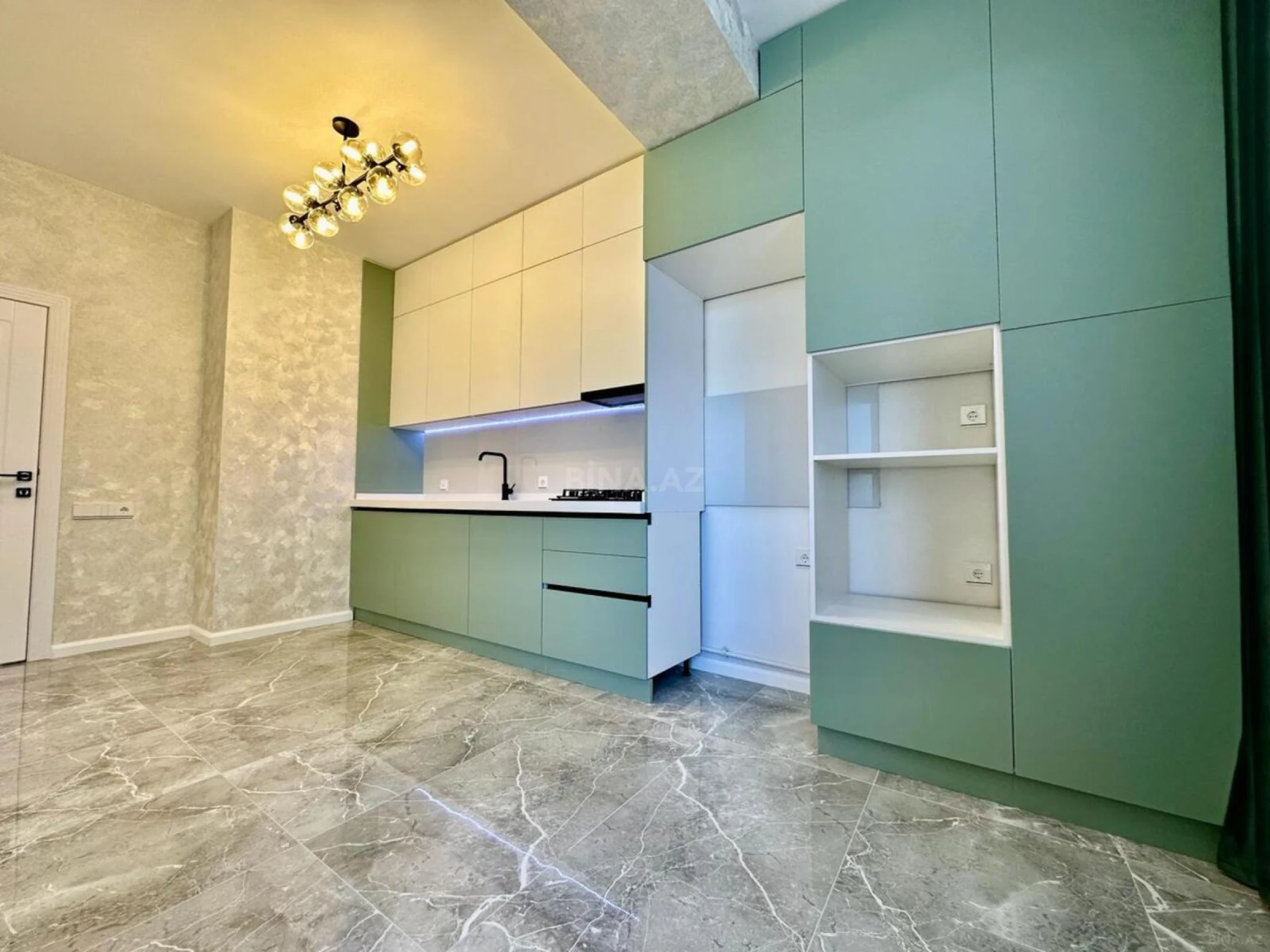Satılır 3 otaqlı mənzil 105 m²