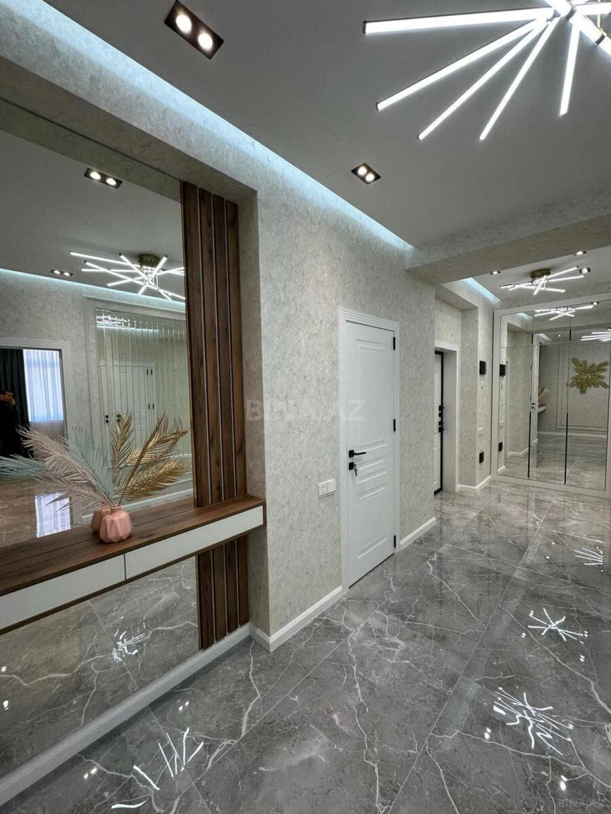 Satılır 3 otaqlı mənzil 105 m²