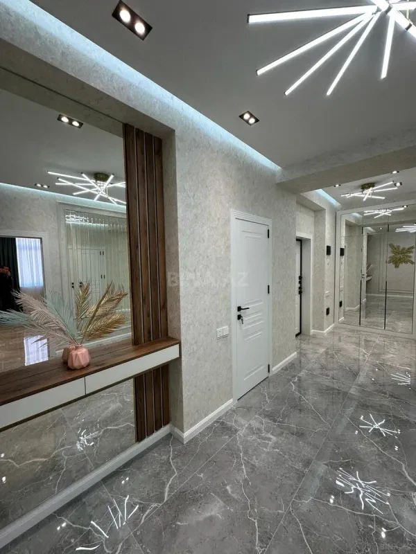 Satılır 3 otaqlı mənzil 105 m²
