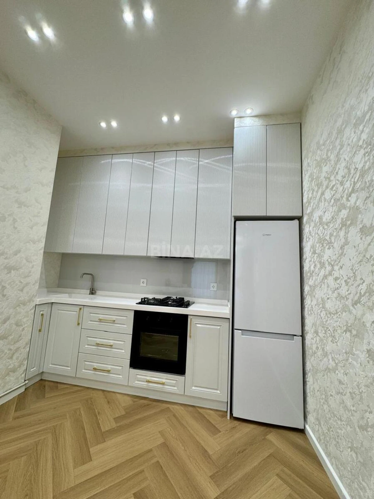 Satılır 3 otaqlı mənzil 107 m²