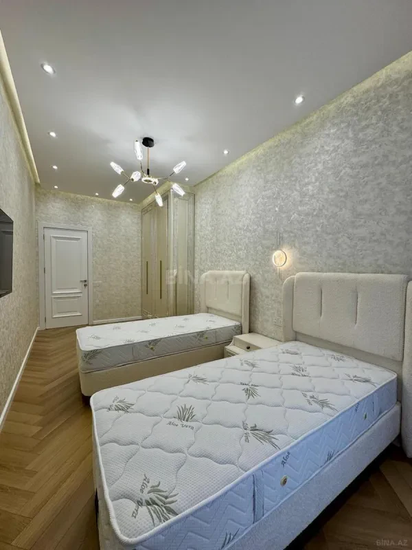 Satılır 3 otaqlı mənzil 107 m²