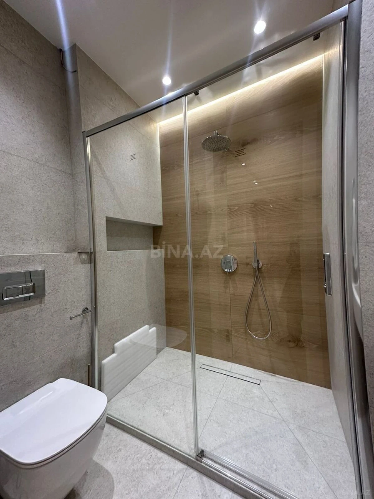 Satılır 5 otaqlı mənzil 200 m²