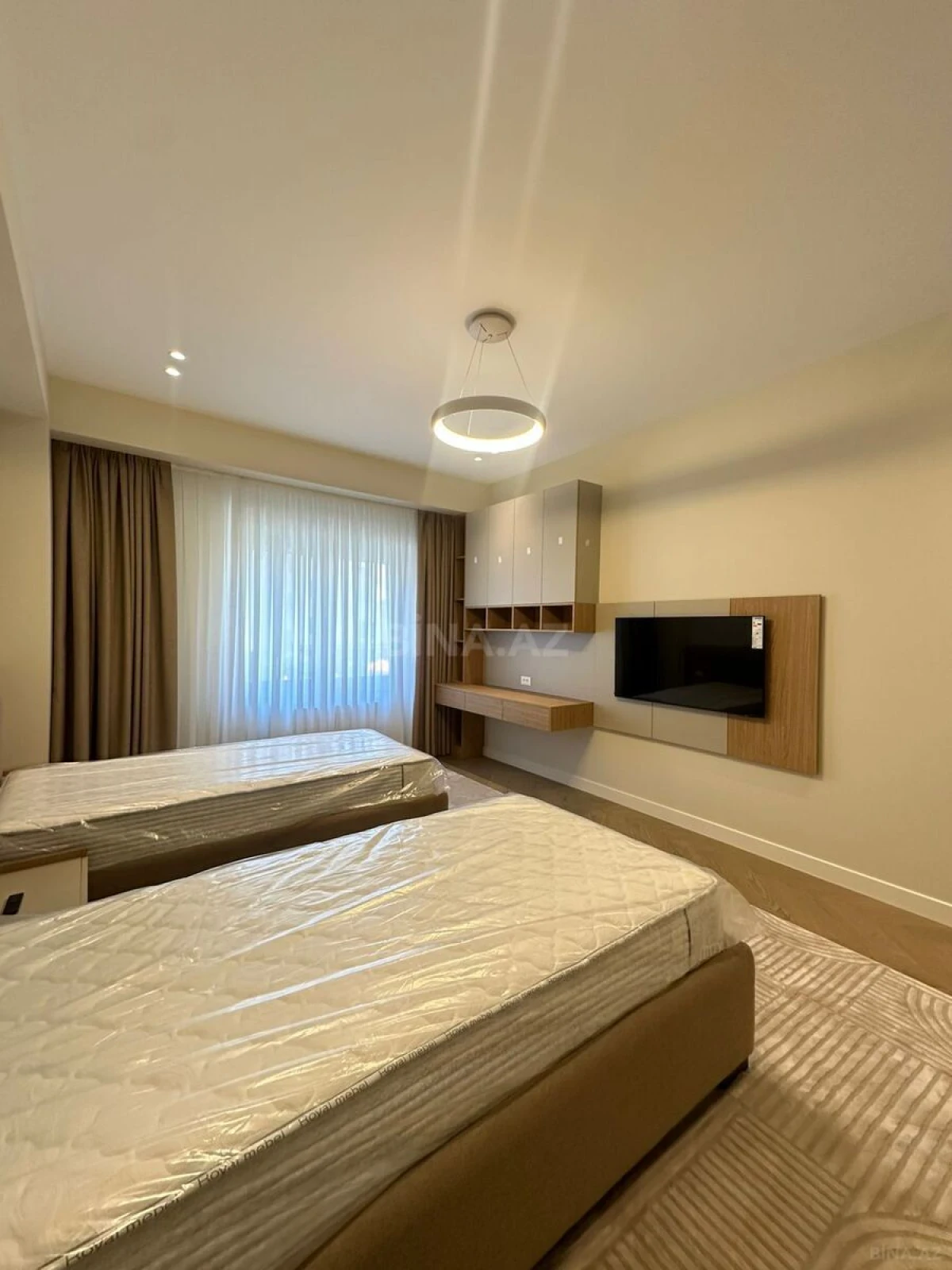 Satılır 5 otaqlı mənzil 200 m²