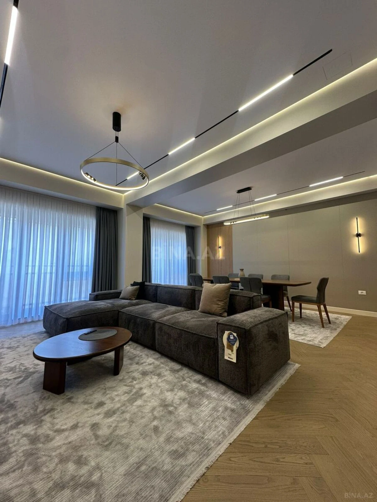 Satılır 5 otaqlı mənzil 200 m²