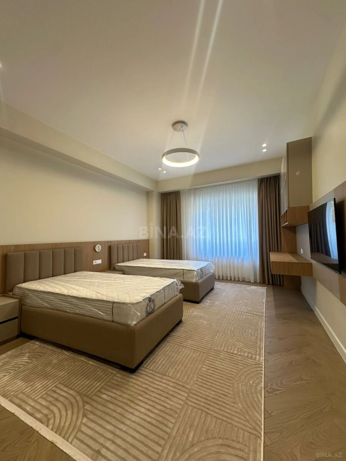 Satılır 5 otaqlı mənzil 200 m²