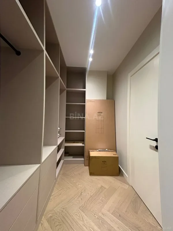Satılır 5 otaqlı mənzil 200 m²