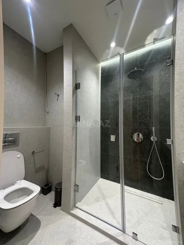 Satılır 5 otaqlı mənzil 200 m²