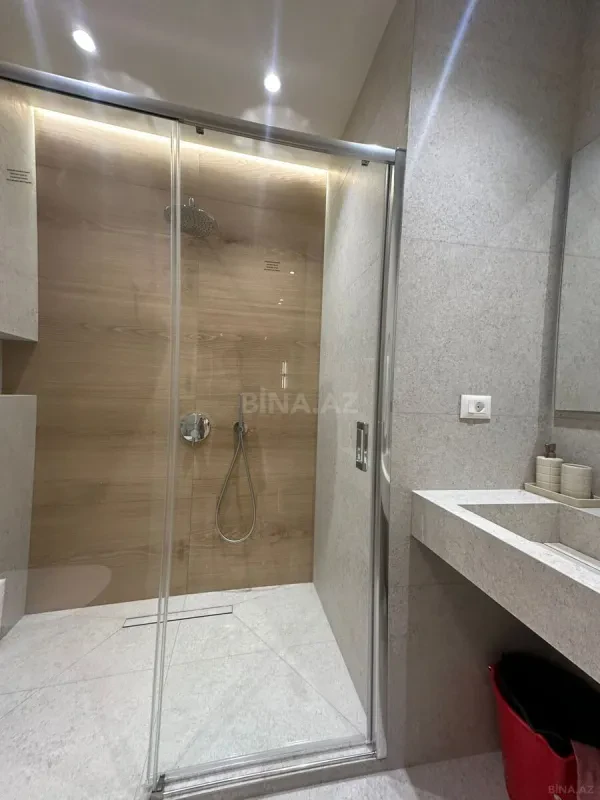 Satılır 5 otaqlı mənzil 200 m²
