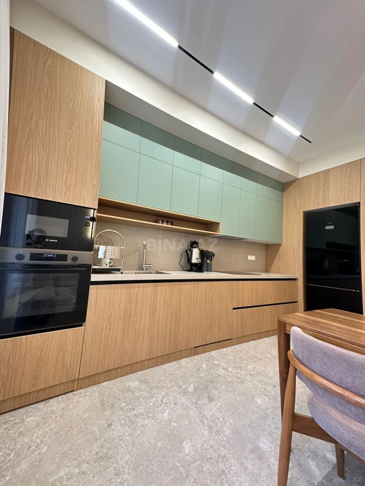 Satılır 5 otaqlı mənzil 200 m²