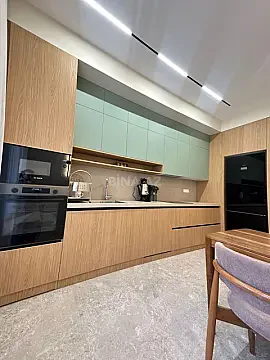 Satılır 5 otaqlı mənzil 200 m²