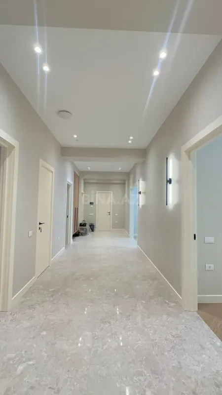 Satılır 5 otaqlı mənzil 200 m²
