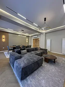 Satılır 5 otaqlı mənzil 200 m²