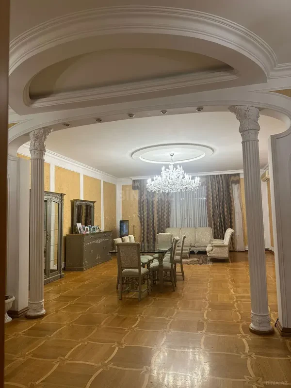 Satılır 4 otaqlı mənzil 204 m²