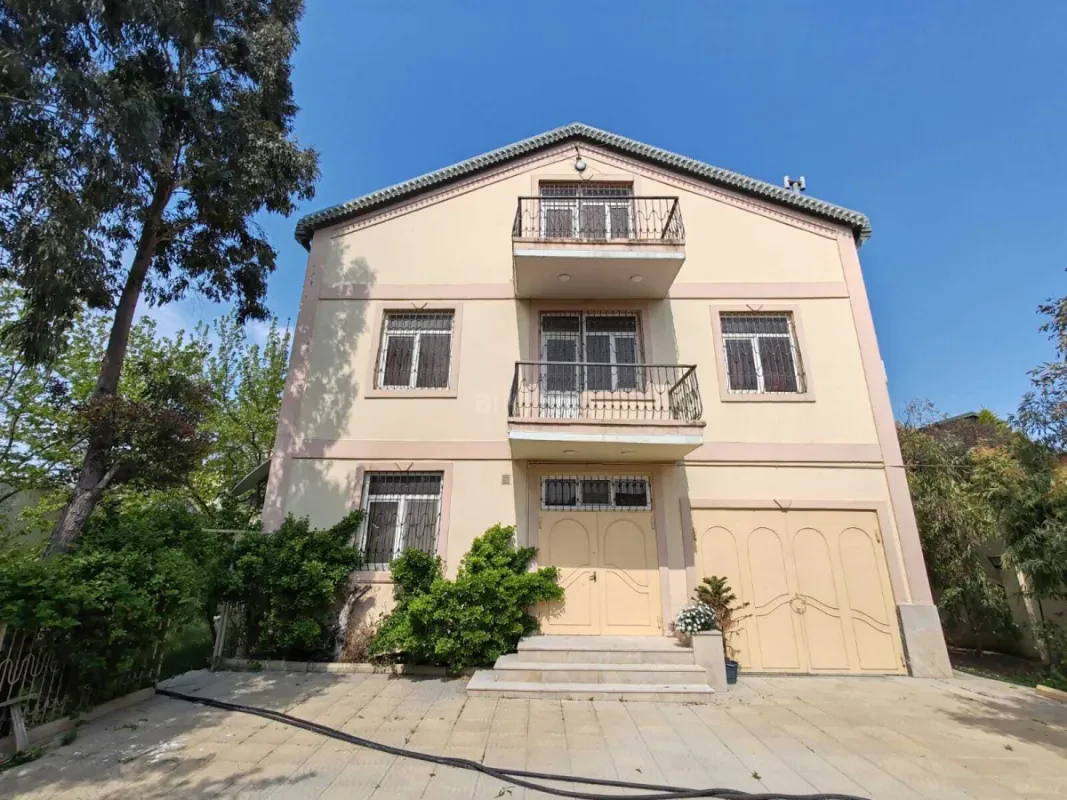 Satılır 6 otaqlı həyət evi 400 m²