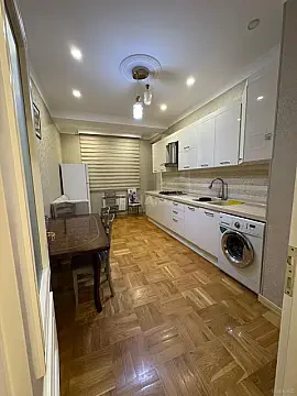 Kirayə verilir 2 otaqlı mənzil 90 m²