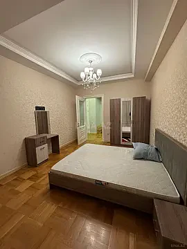 Kirayə verilir 2 otaqlı mənzil 90 m²