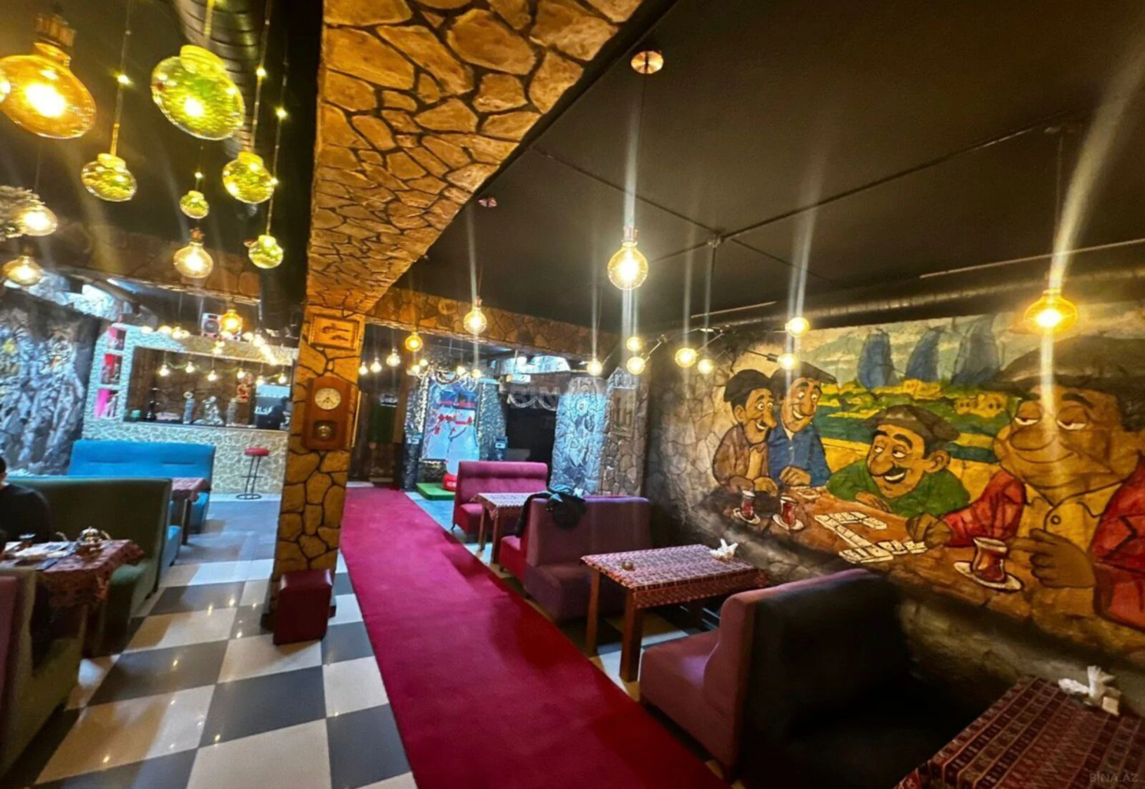 Satılır obyekt 210 m²
