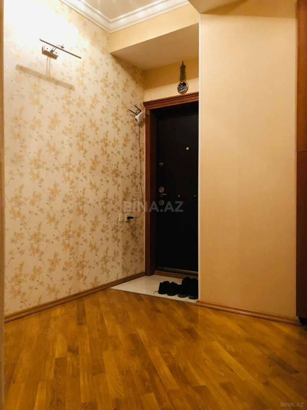 Satılır 3 otaqlı mənzil 121 m²