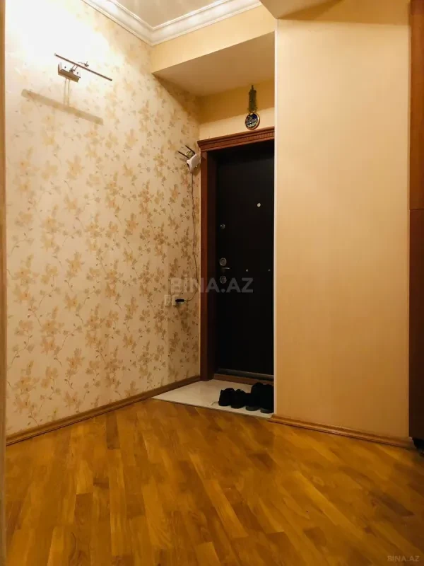 Satılır 3 otaqlı mənzil 121 m²
