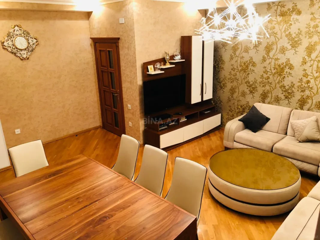Satılır 3 otaqlı mənzil 121 m²