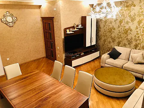 Satılır 3 otaqlı mənzil 121 m²